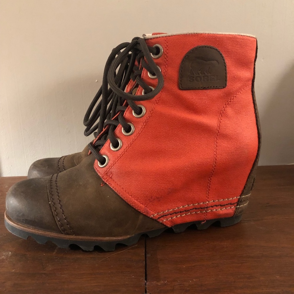 Sorel hiking wedge booties